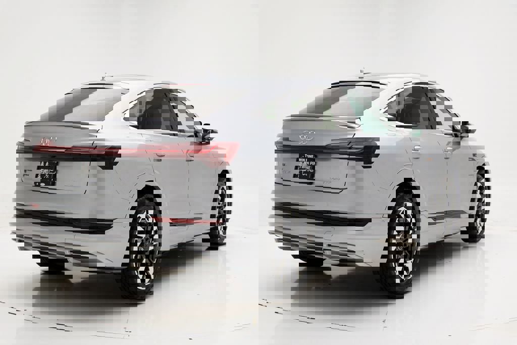 Used 2023 Audi e-tron Premium Plus w/ Premium Plus Package image 8