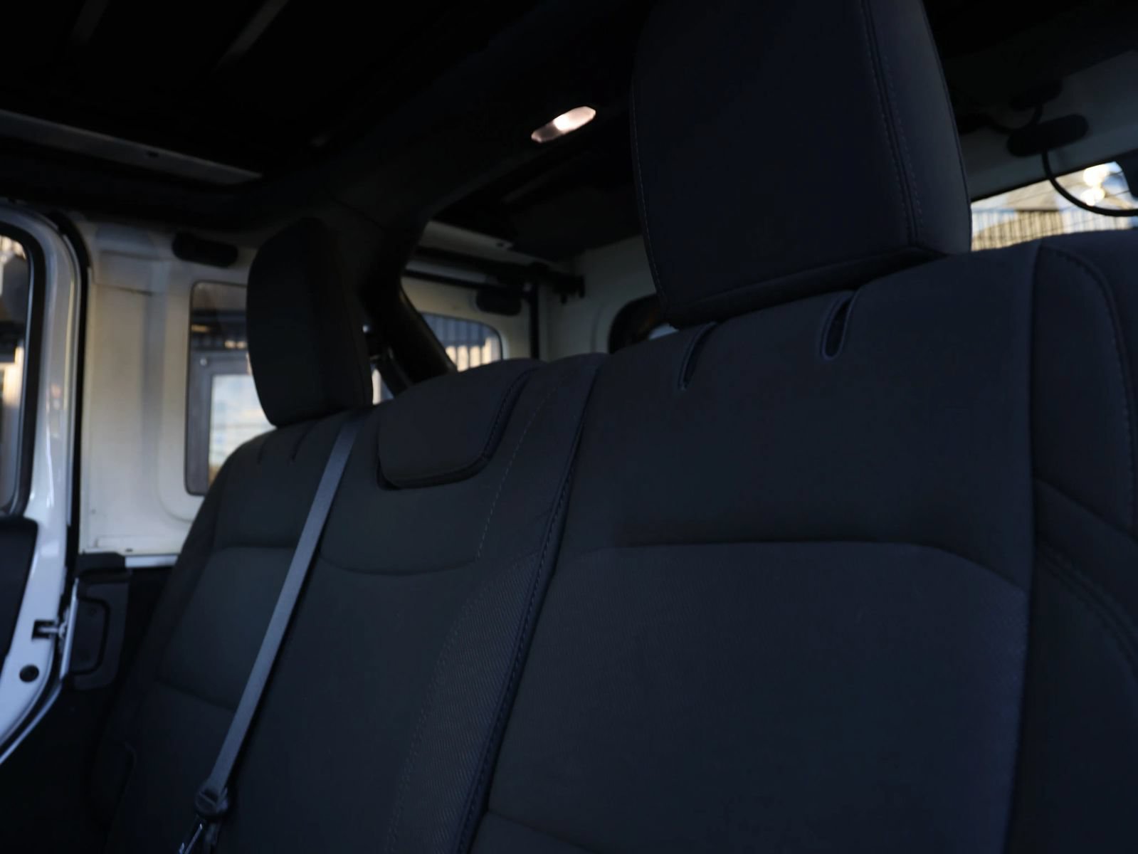 Used 2019 Jeep Wrangler Unlimited Sahara w/ Safety Group AWD/4WD image 23