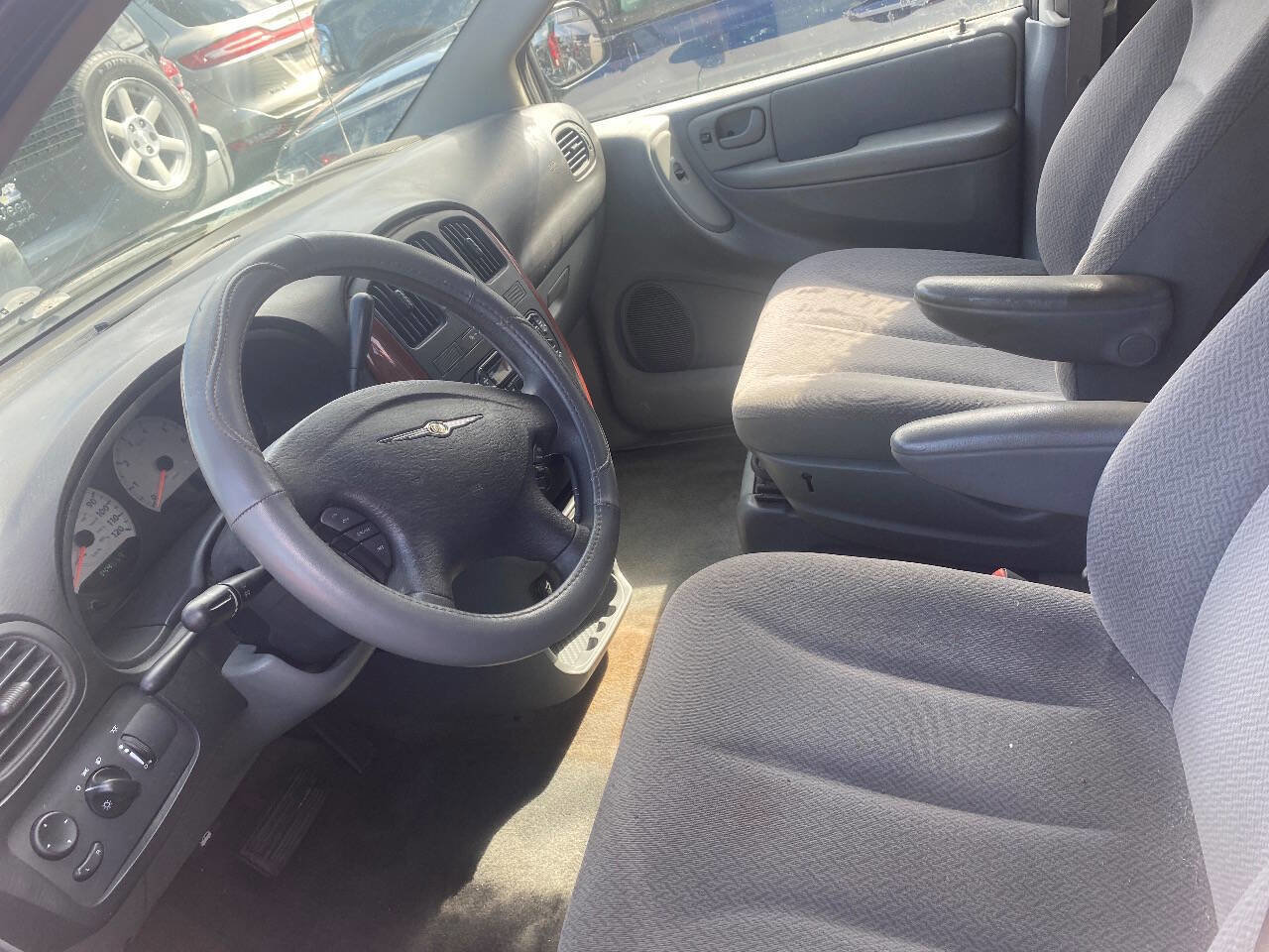 Used 2007 Chrysler Town & Country LX w/ Popular Equipment Group II FWD image 5