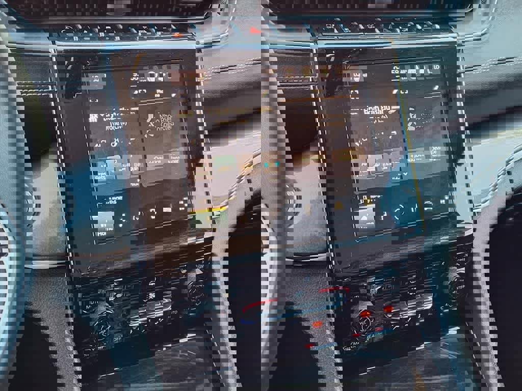 Used 2023 Jeep Grand Cherokee Laredo w/ Luxury Tech Group I image 21