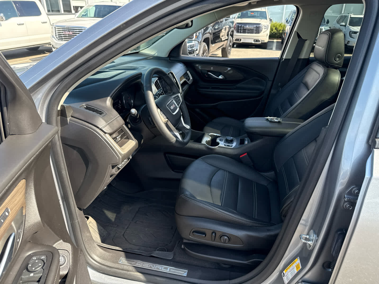 Used 2023 GMC Terrain Denali w/ Denali Premium Package image 14