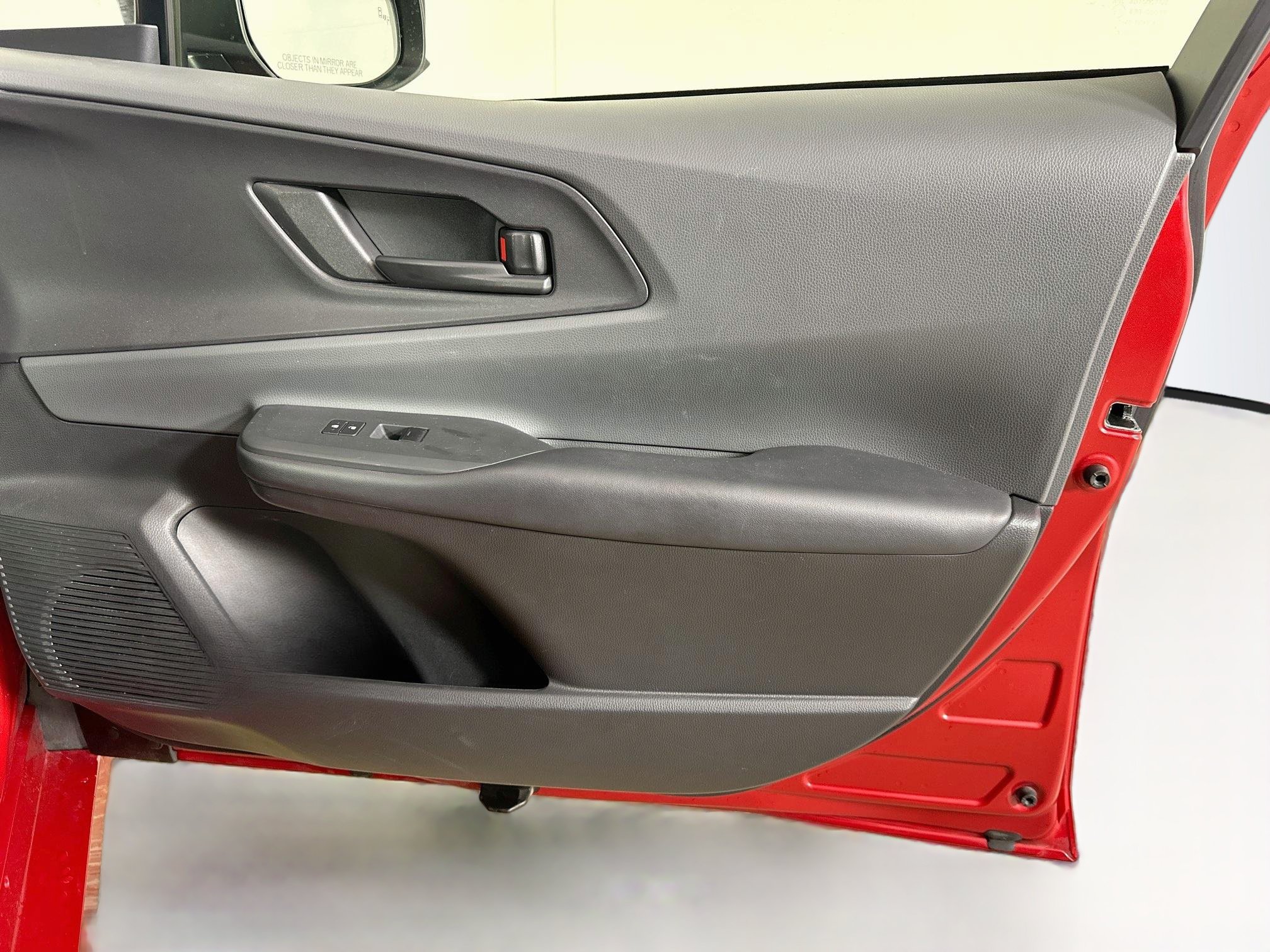 Used 2025 Toyota Prius LE FWD image 31