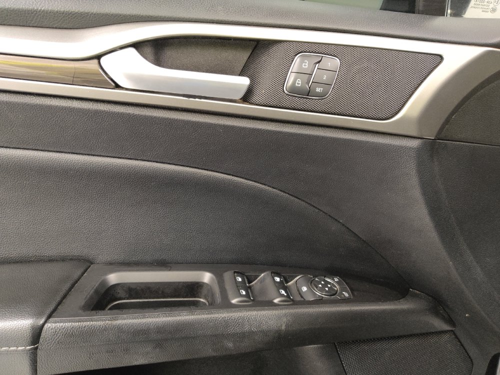 Used 2020 Ford Fusion SEL FWD image 27