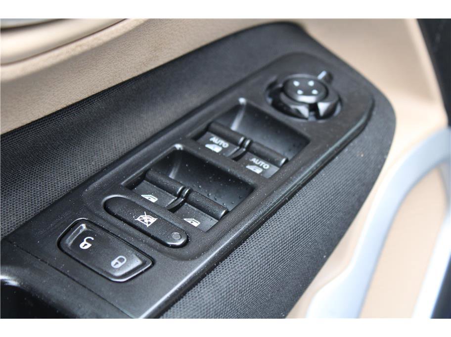 Used 2017 Jeep Renegade Latitude image 13