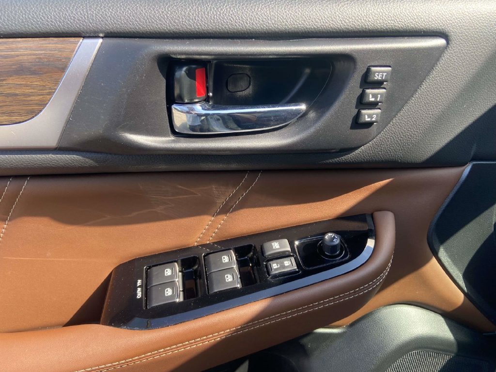 Used 2019 Subaru Outback 3.6R Touring AWD/4WD image 14