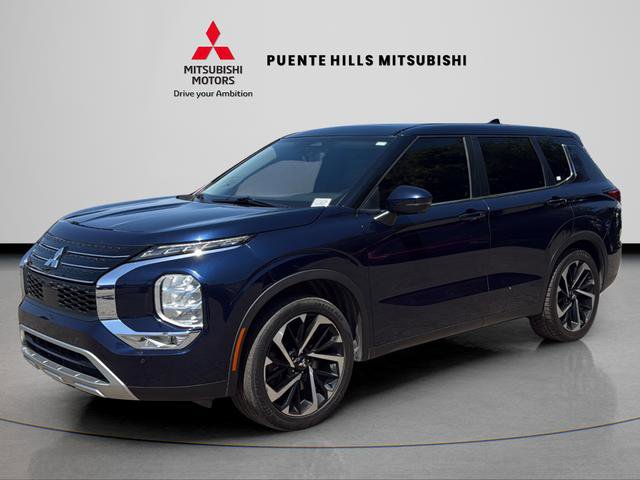 Used 2022 Mitsubishi Outlander SE image 1