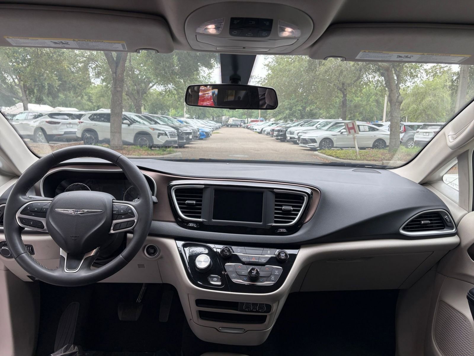 Used 2022 Chrysler Voyager LX FWD image 36