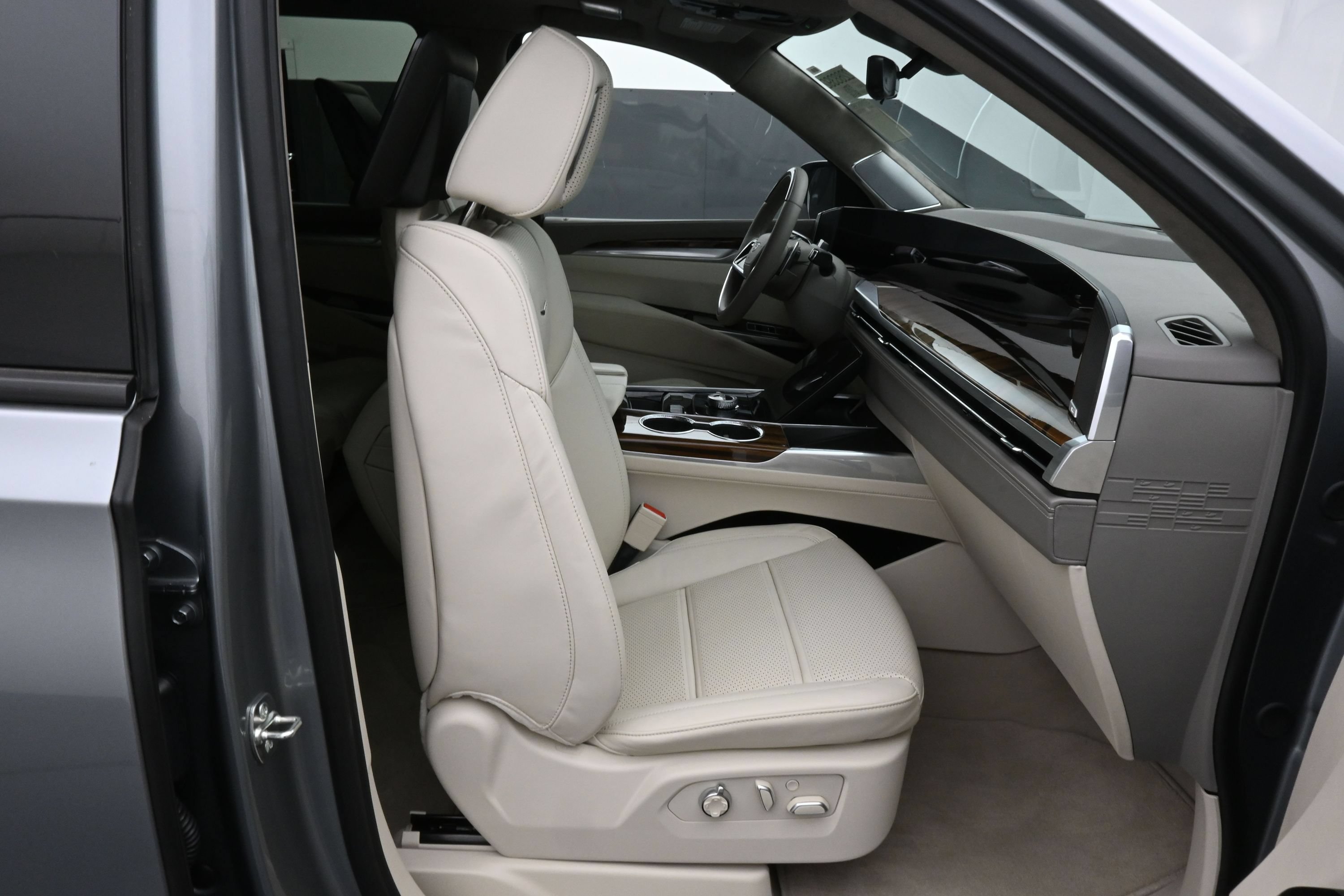 New 2026 Cadillac Escalade Platinum Sport AWD/4WD image 13