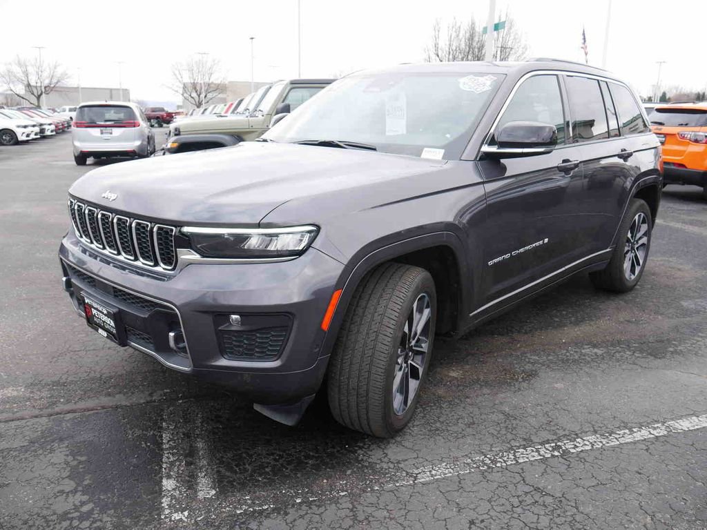 Used 2024 Jeep Grand Cherokee Overland image 4