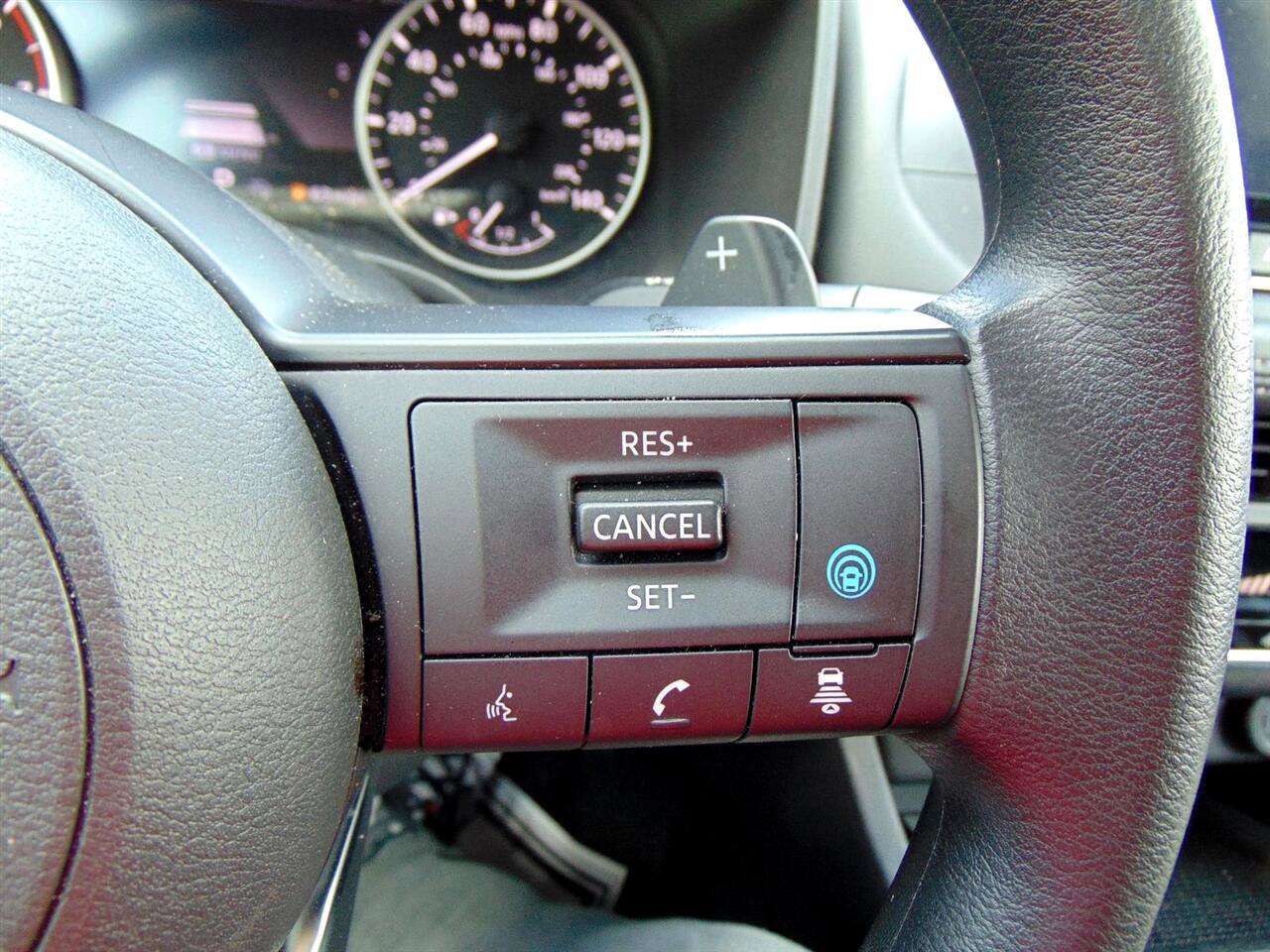 Used 2024 Nissan Rogue SV image 36