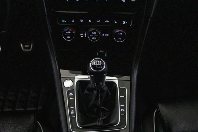 Used 2019 Volkswagen Golf R 4-Door image 22