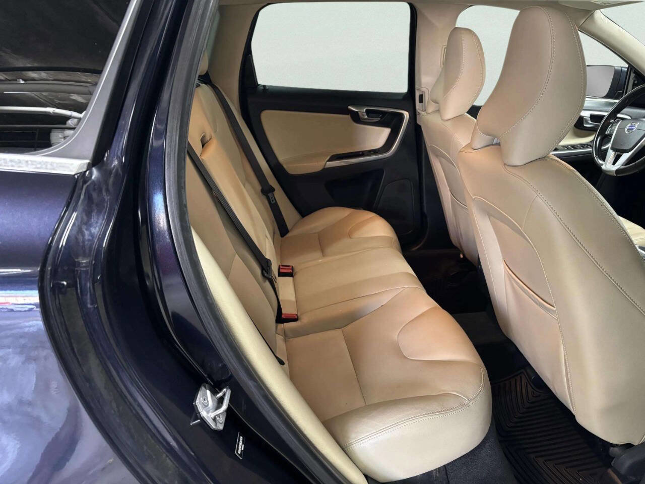 Used 2016 Volvo XC60 T6 w/ Proximity Package AWD/4WD image 20