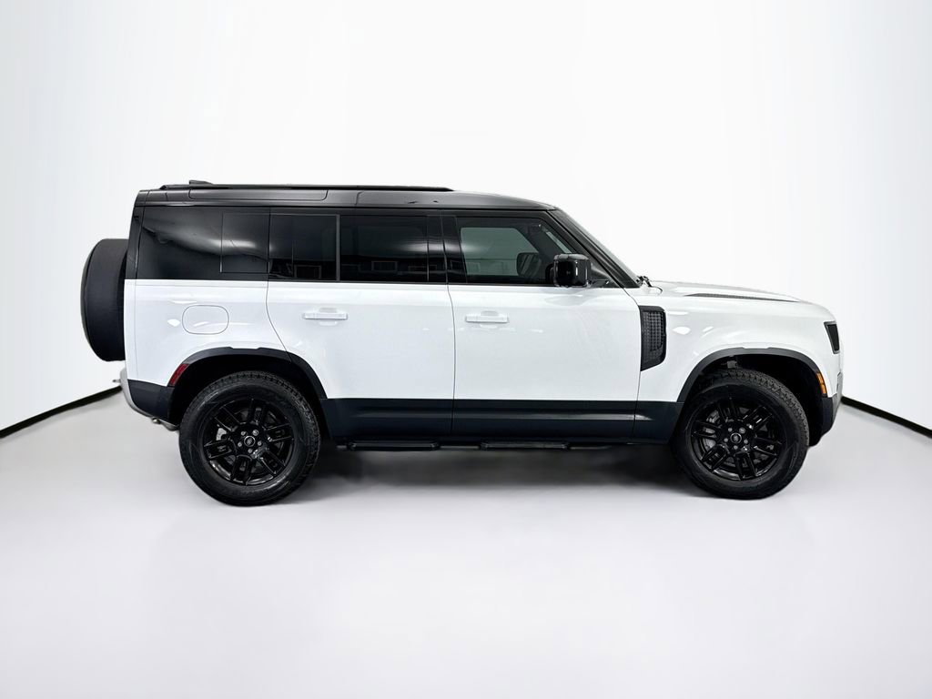 Used 2025 Land Rover Defender 110 S image 4