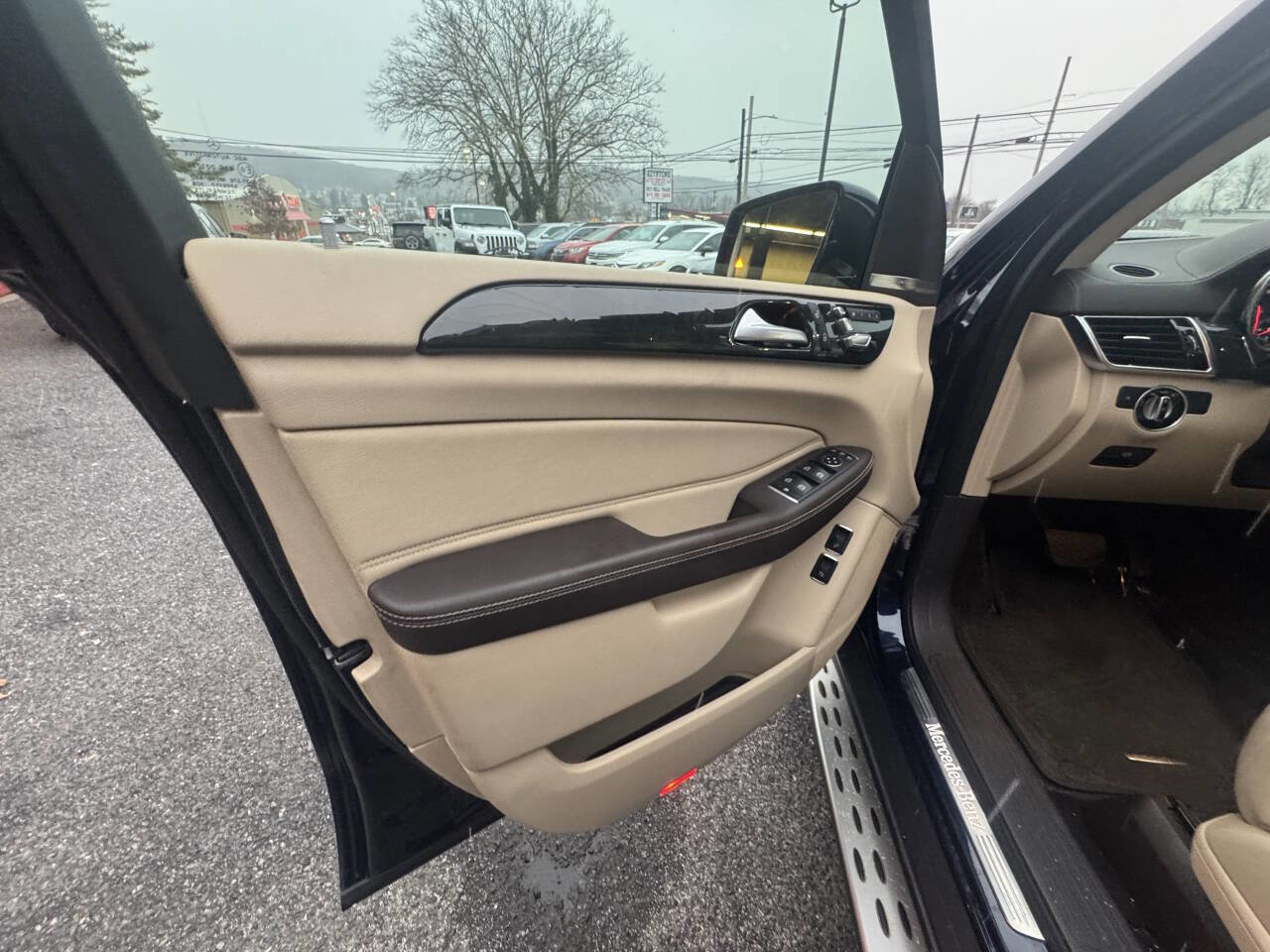 Used 2017 Mercedes-Benz GLS 450 4MATIC image 31