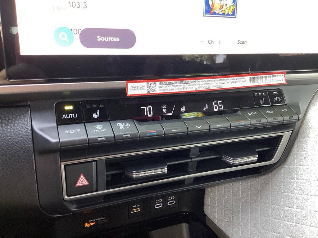 Used 2026 Toyota Camry XLE FWD image 15