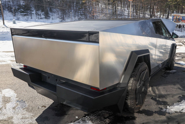 Used 2024 Tesla Cybertruck AWD Crew Cab image 8