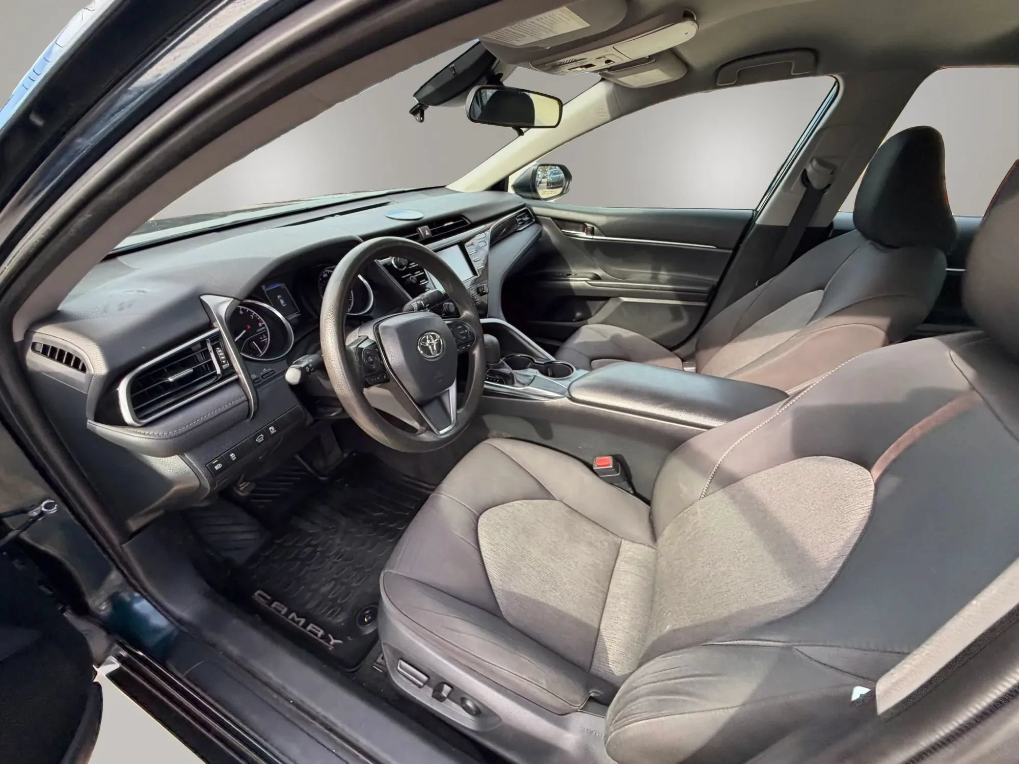 Used 2019 Toyota Camry LE FWD image 18