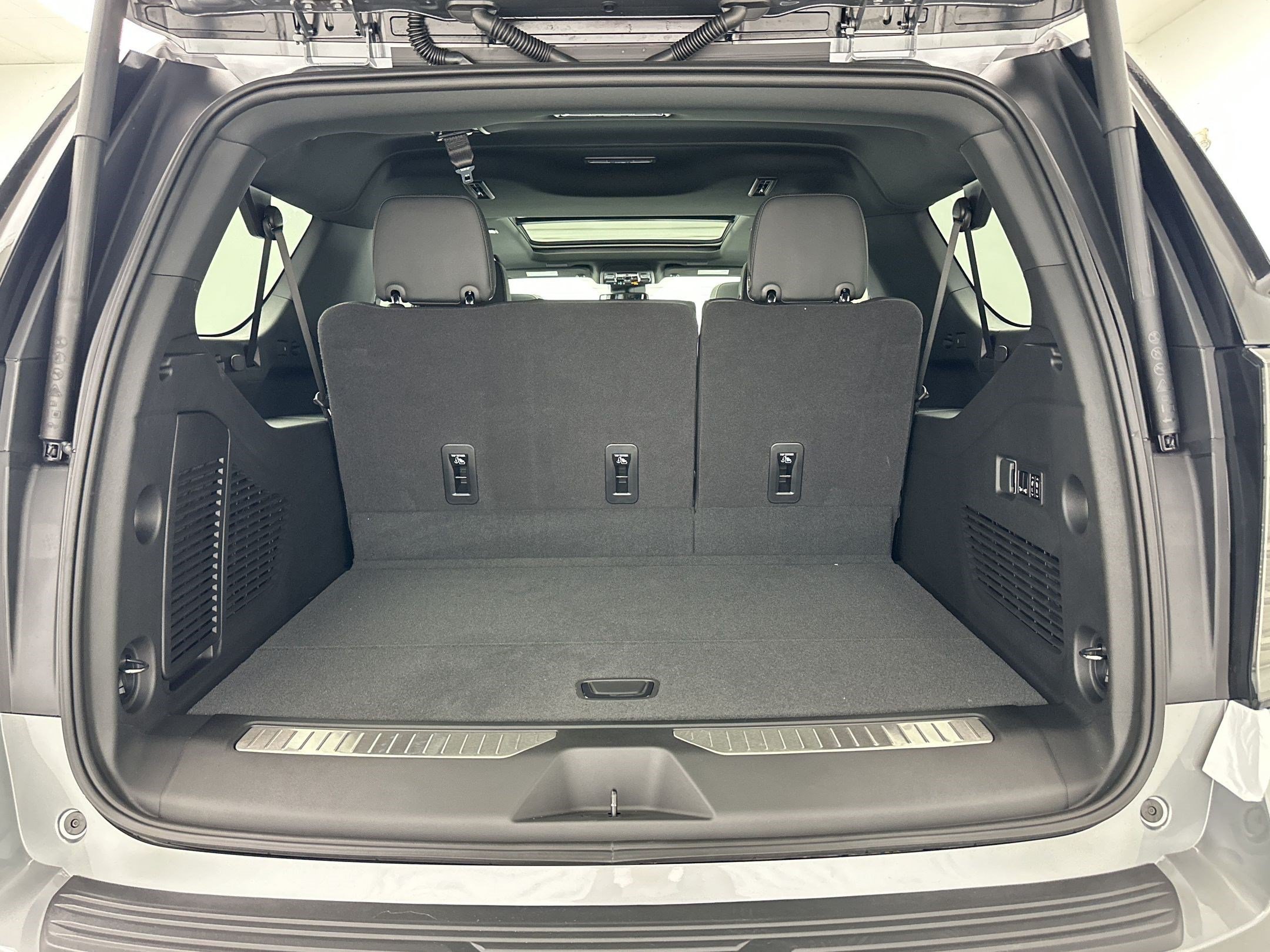 New 2026 Chevrolet Suburban Premier w/ Sun And Tow Package AWD/4WD image 34
