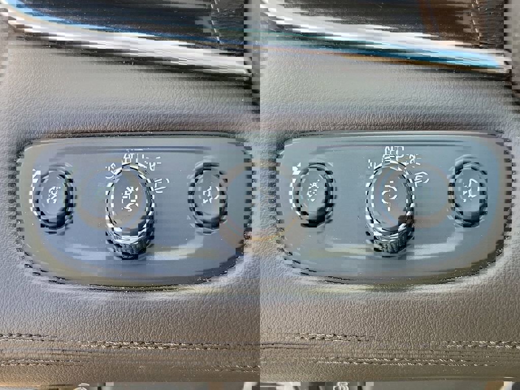 Used 2019 Buick LaCrosse Essence w/ Sights and Sounds Package image 18