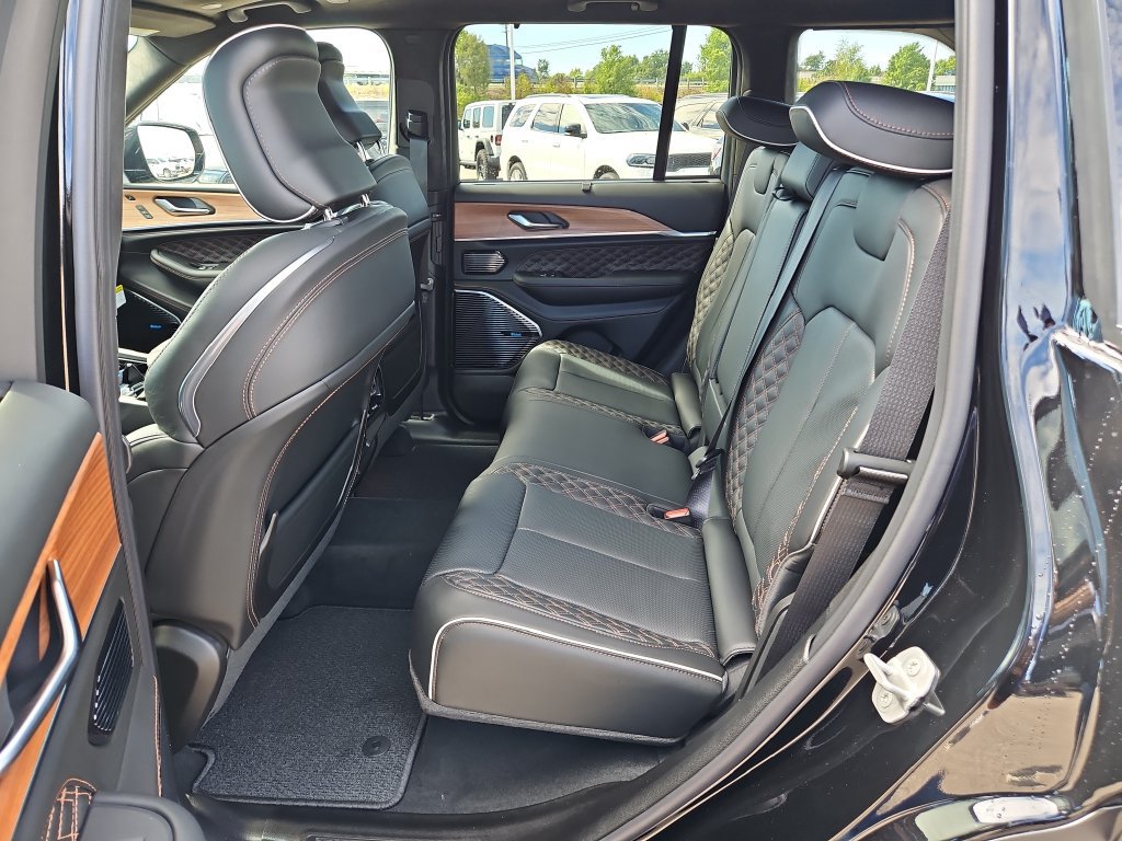 New 2027 Jeep Grand Cherokee Summit AWD/4WD image 9