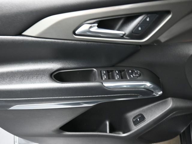 Used 2025 Chevrolet Traverse LT image 13