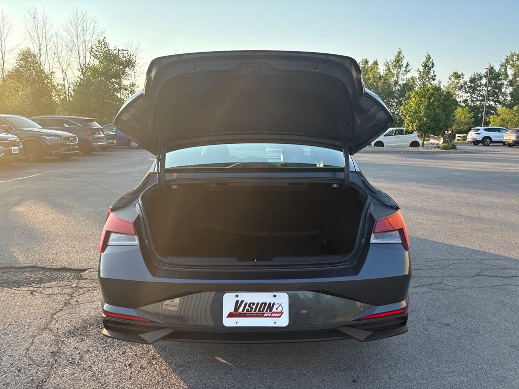 Used 2021 Hyundai Elantra SEL w/ Convenience Package FWD image 12