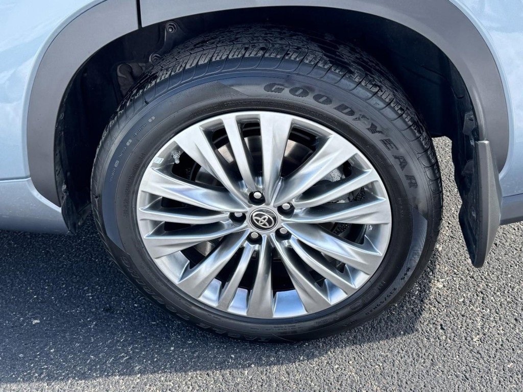 Used 2024 Toyota Highlander Platinum image 9