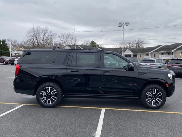 Used 2023 GMC Yukon XL AT4 w/ AT4 Premium Package image 6