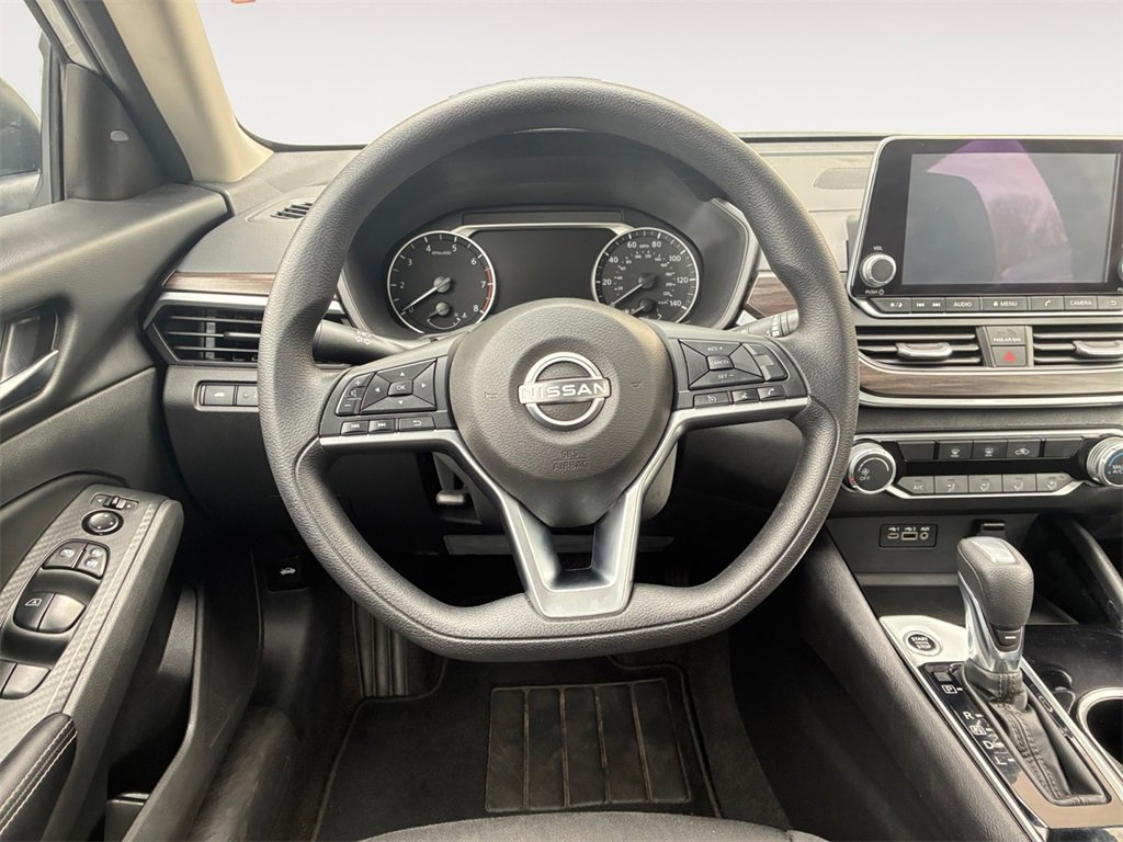 Used 2024 Nissan Altima 2.5 SV image 12