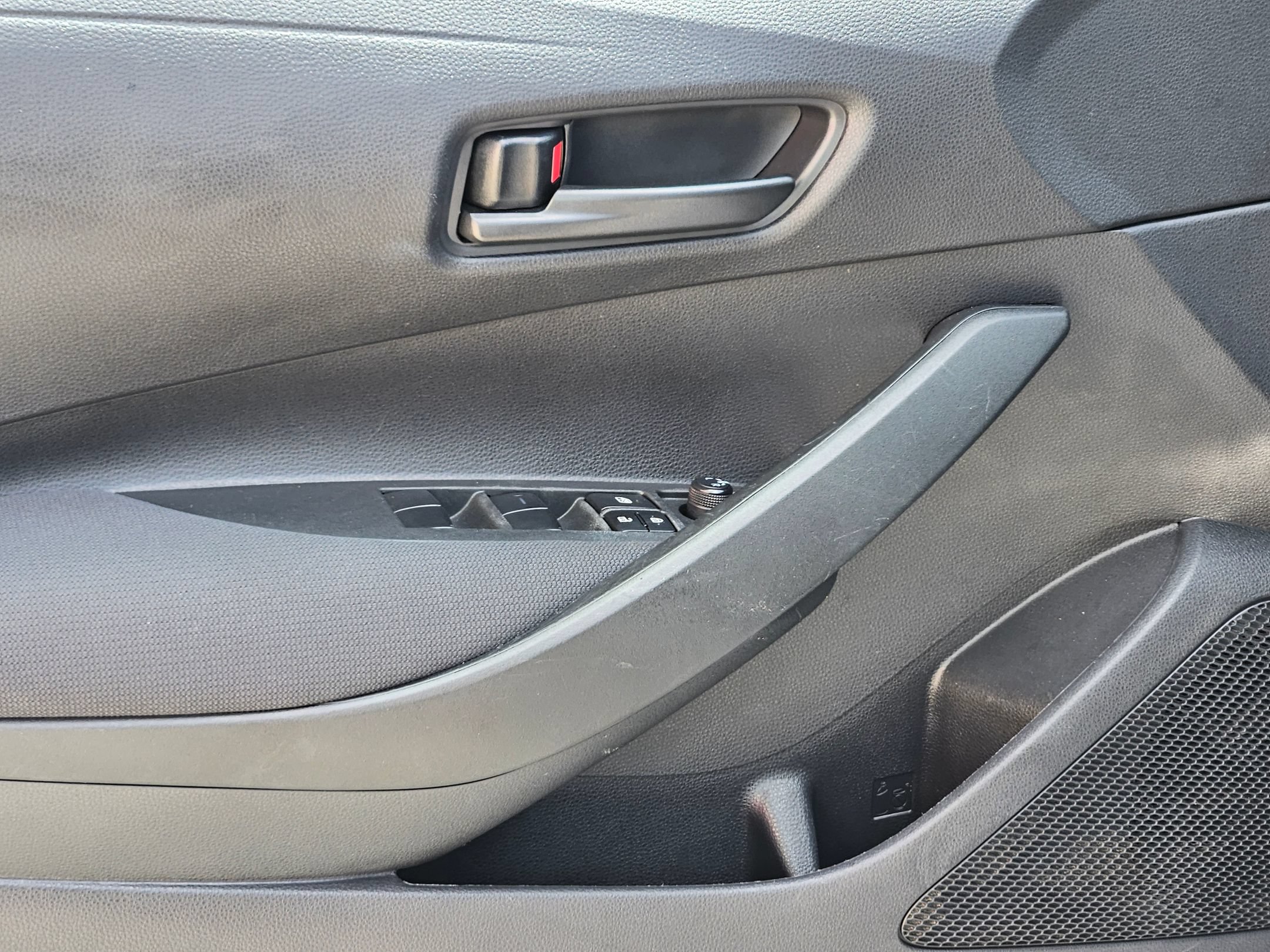 Used 2022 Toyota Corolla LE FWD image 18