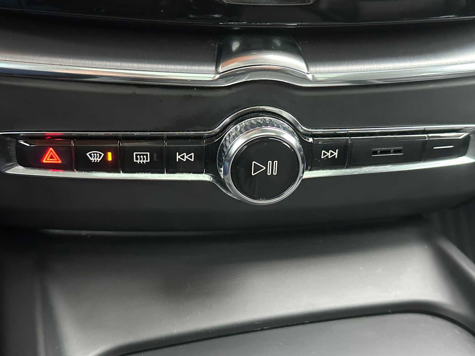 Used 2020 Volvo XC60 T5 Momentum image 29