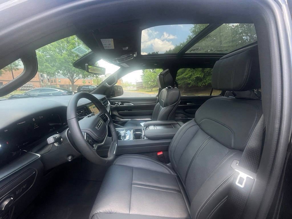 New 2026 Jeep Grand Wagoneer Summit w/ Premium Group III AWD/4WD image 19