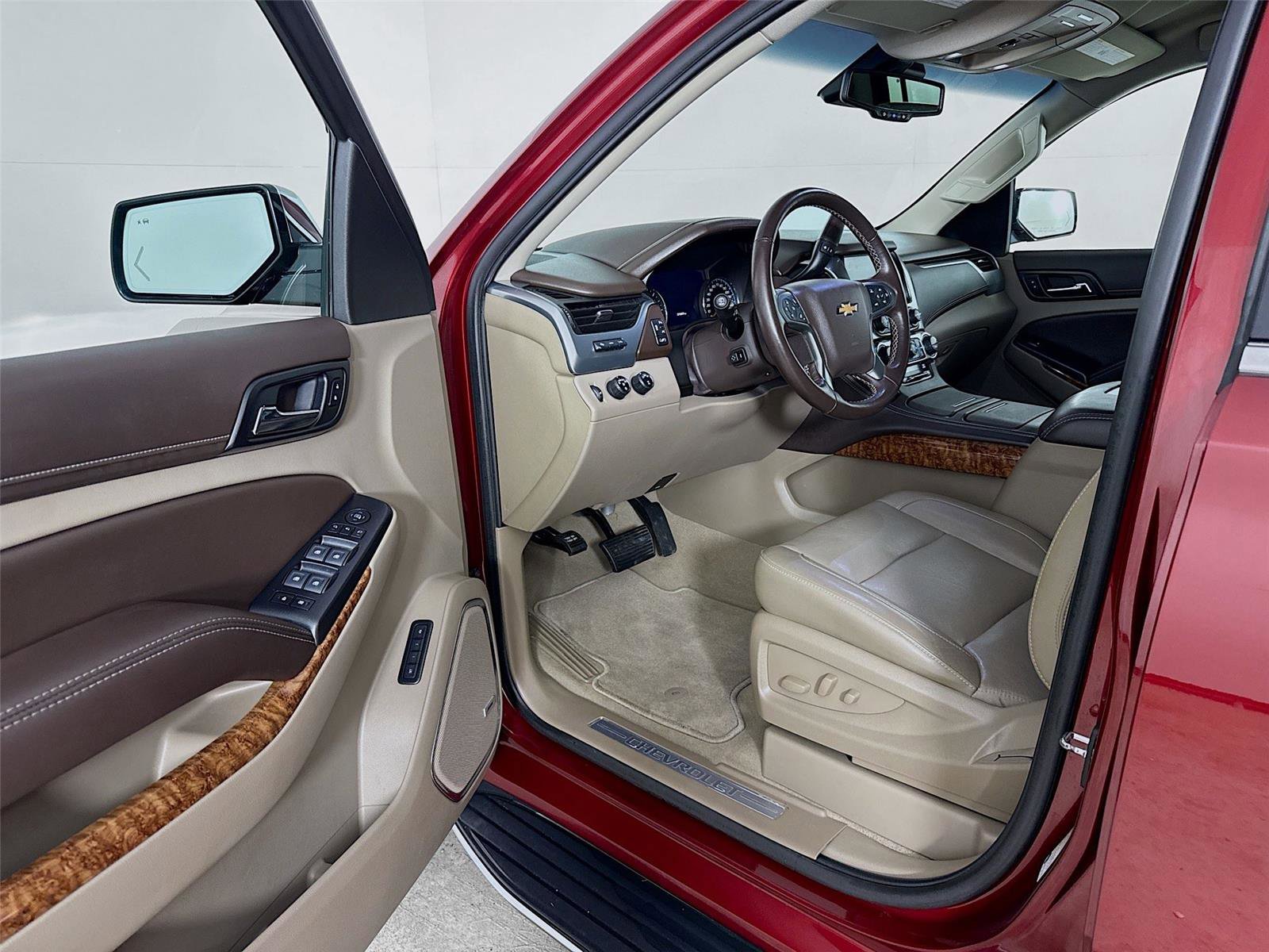 Used 2019 Chevrolet Suburban Premier AWD/4WD image 3