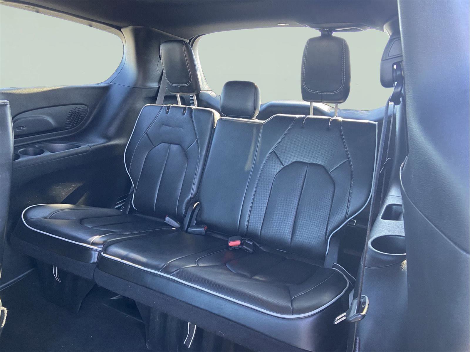 Used 2025 Chrysler Pacifica Limited image 42