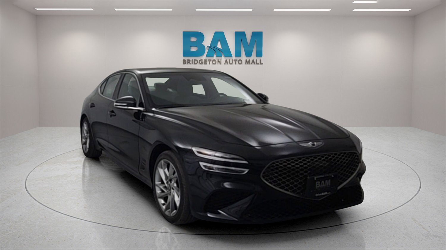 Used 2022 Genesis G70 2.0T image 1