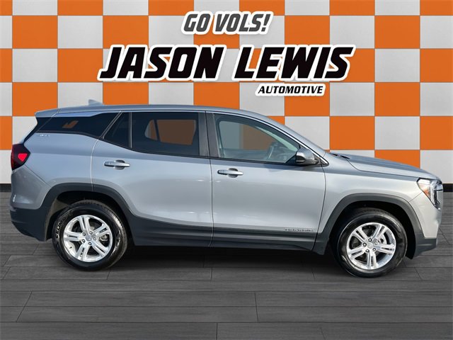 Used 2024 GMC Terrain SLE image 2