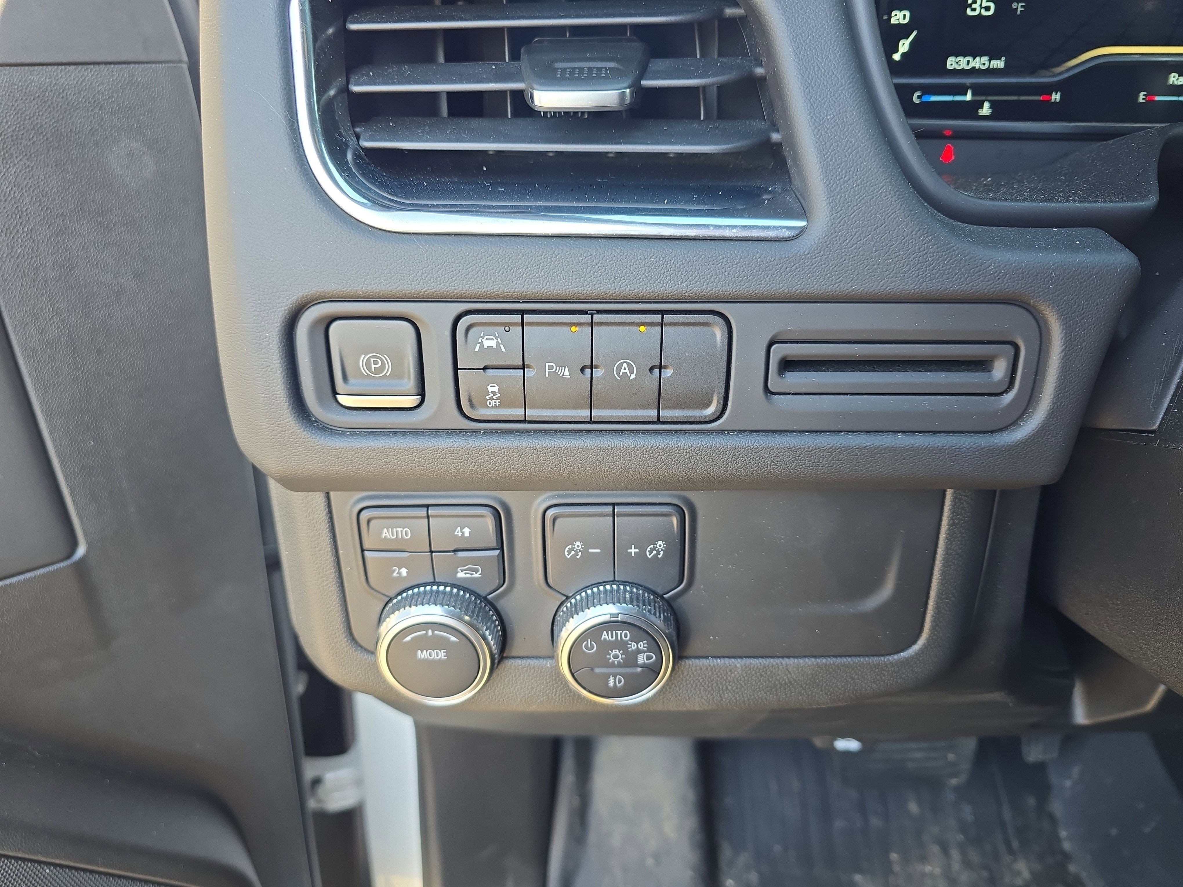 Used 2023 GMC Yukon SLT AWD/4WD image 21