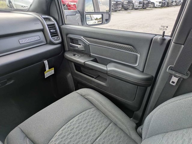 New 2026 RAM 3500 Big Horn AWD/4WD image 17