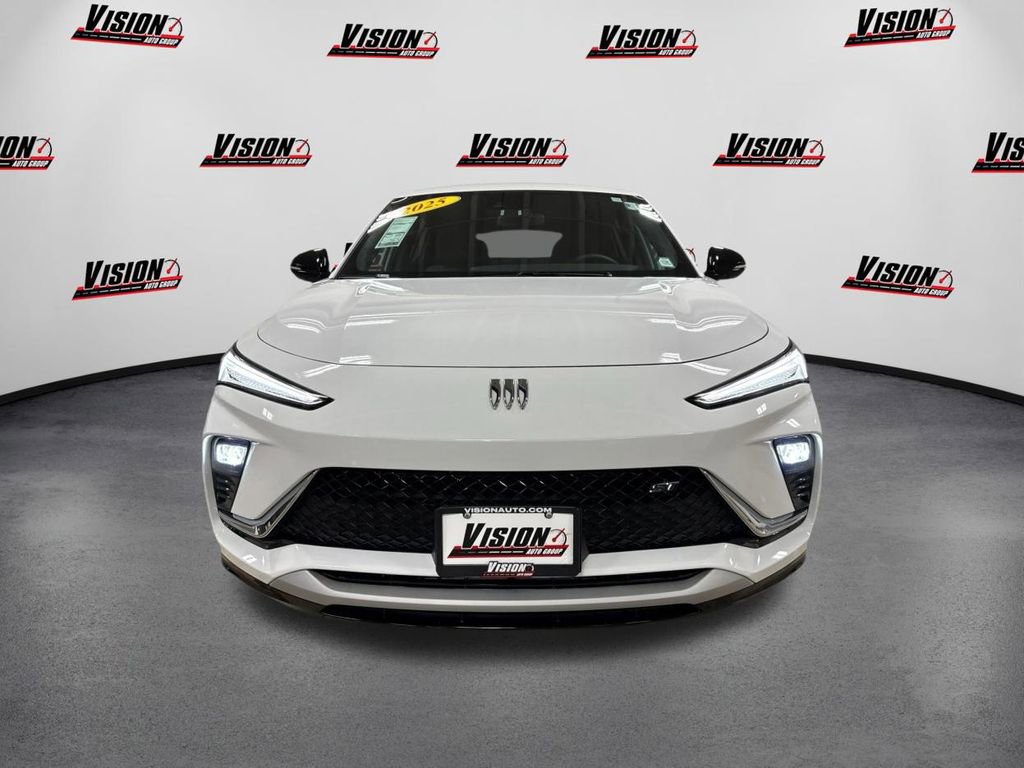 Used 2025 Buick Envista Sport Touring w/ Convenience I Package image 2