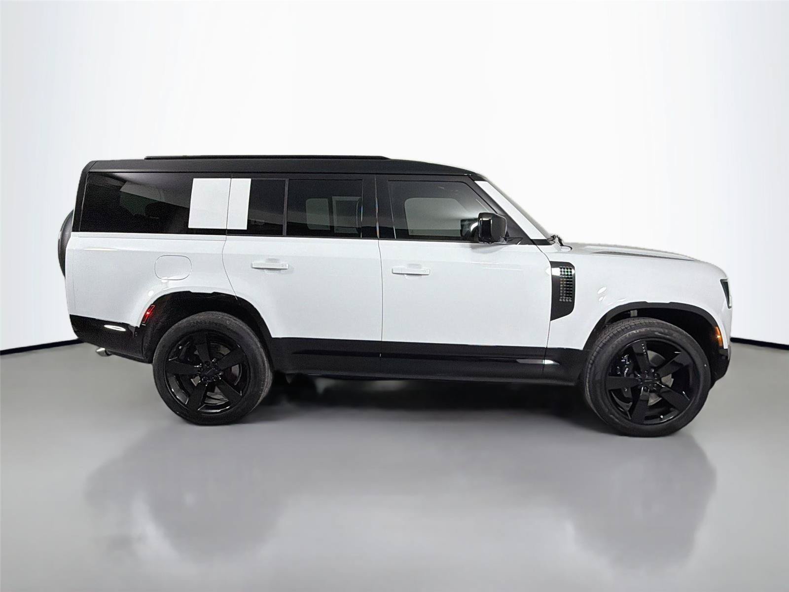 New 2026 Land Rover Defender 130 V8 AWD/4WD image 4