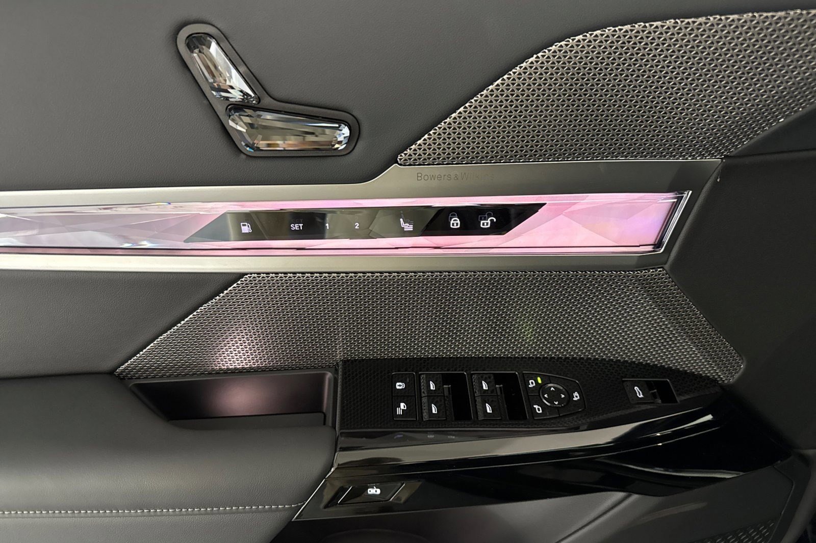 New 2026 BMW 750e xDrive image 14