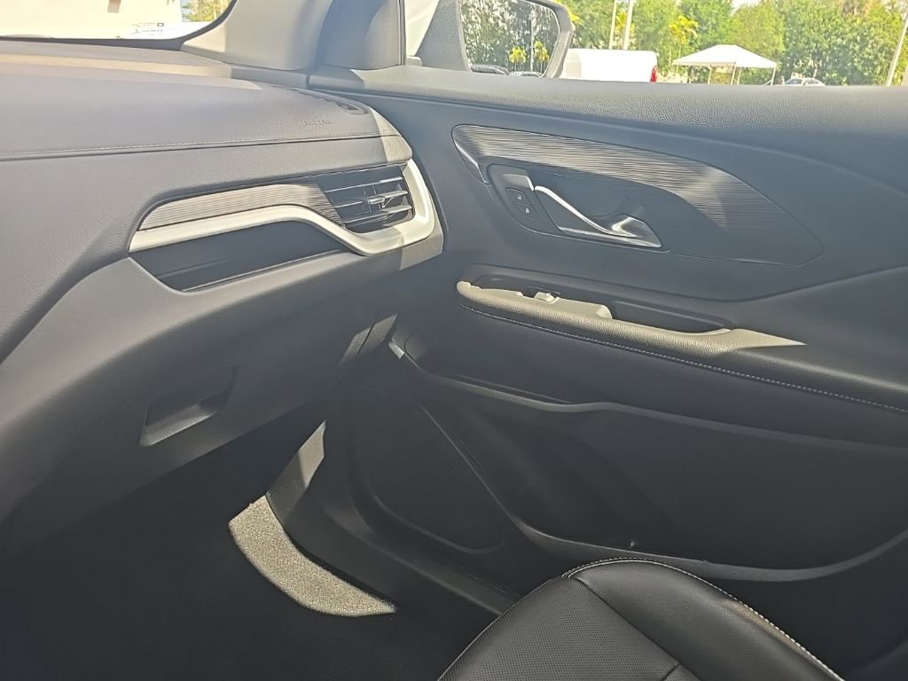 Used 2023 GMC Terrain SLT image 22