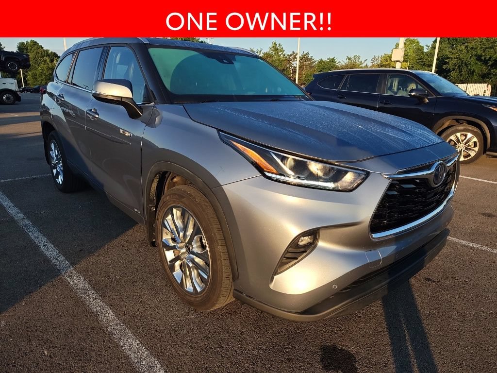 Used 2021 Toyota Highlander Limited AWD/4WD image 3
