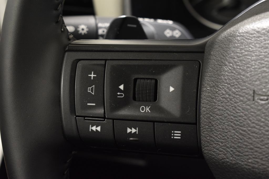 Used 2025 Nissan Rogue SV image 20