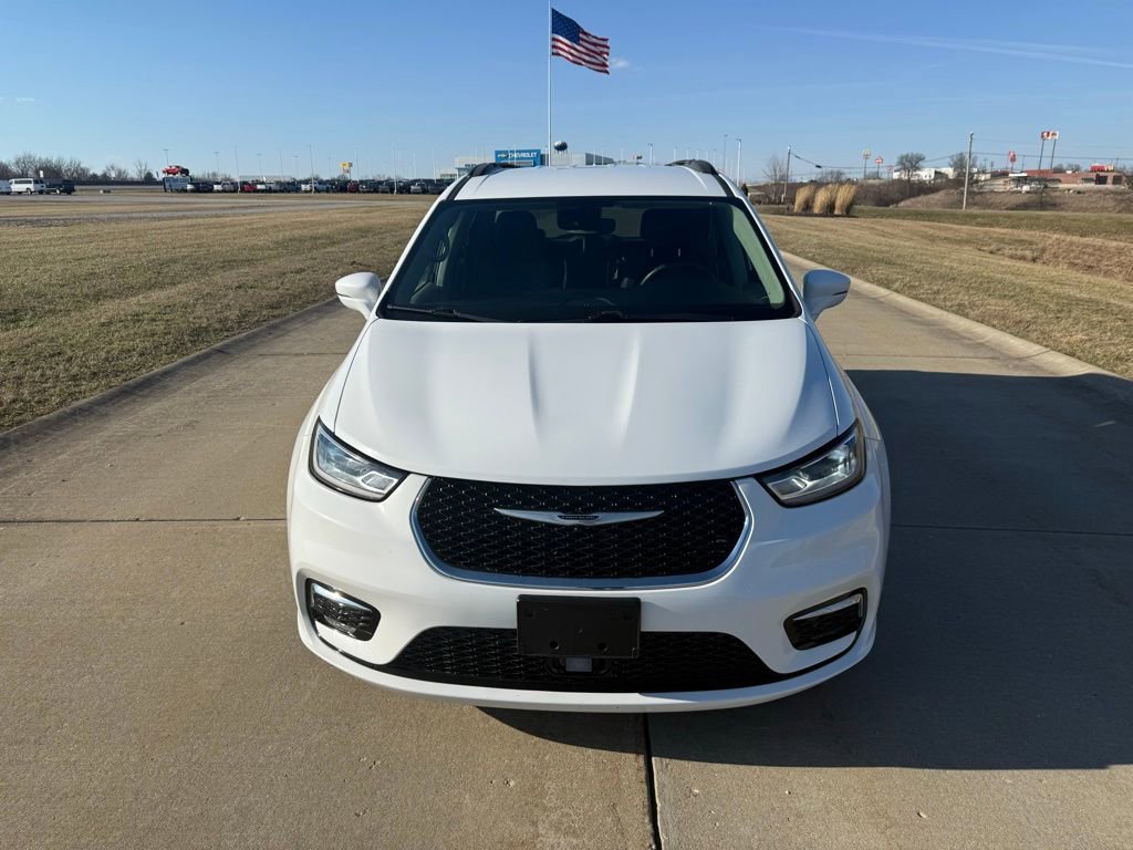 Used 2022 Chrysler Pacifica Touring-L image 10