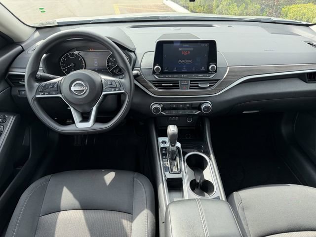 Used 2024 Nissan Altima 2.5 SV image 9