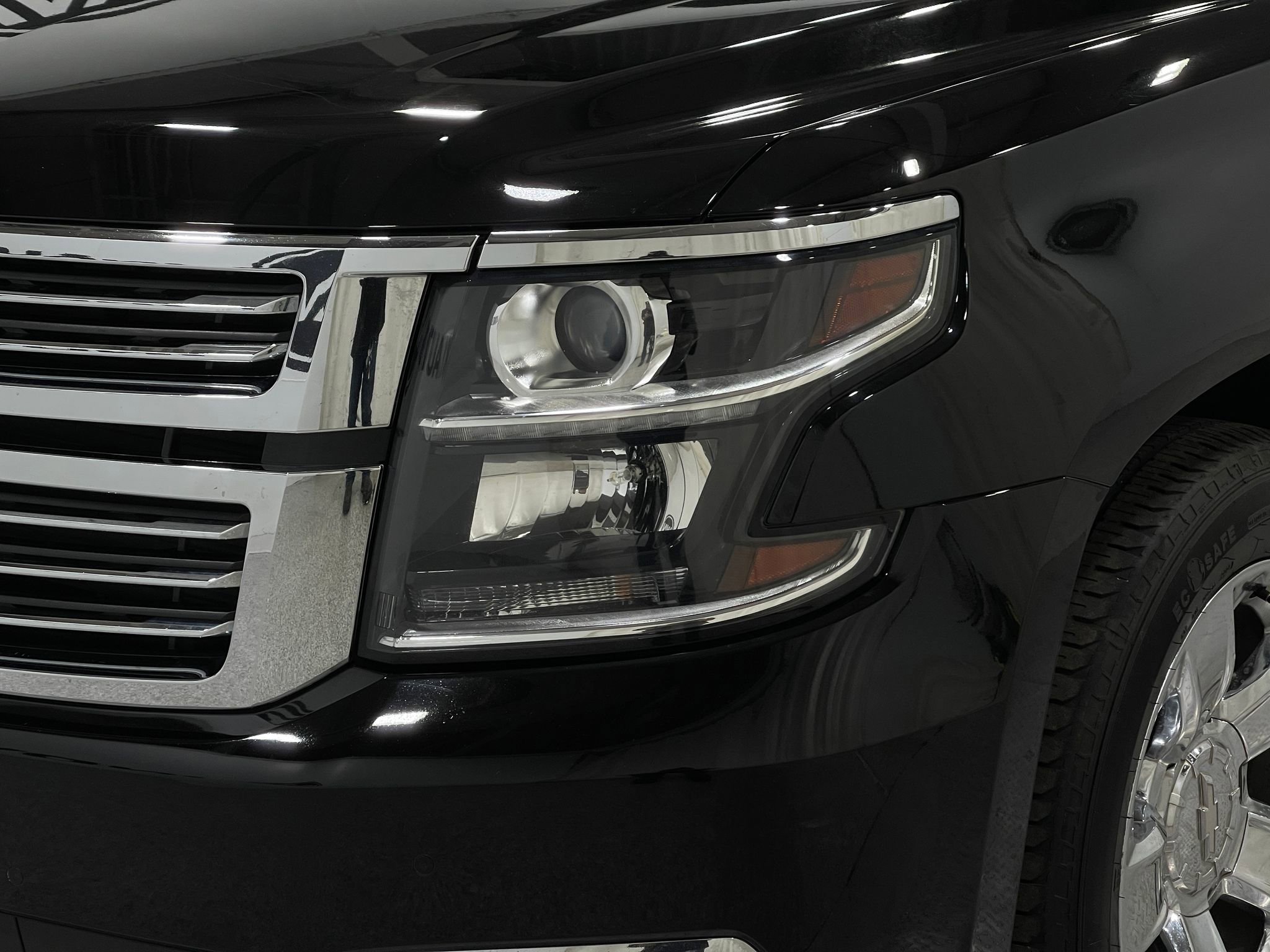 Used 2018 Chevrolet Tahoe Premier AWD/4WD image 38