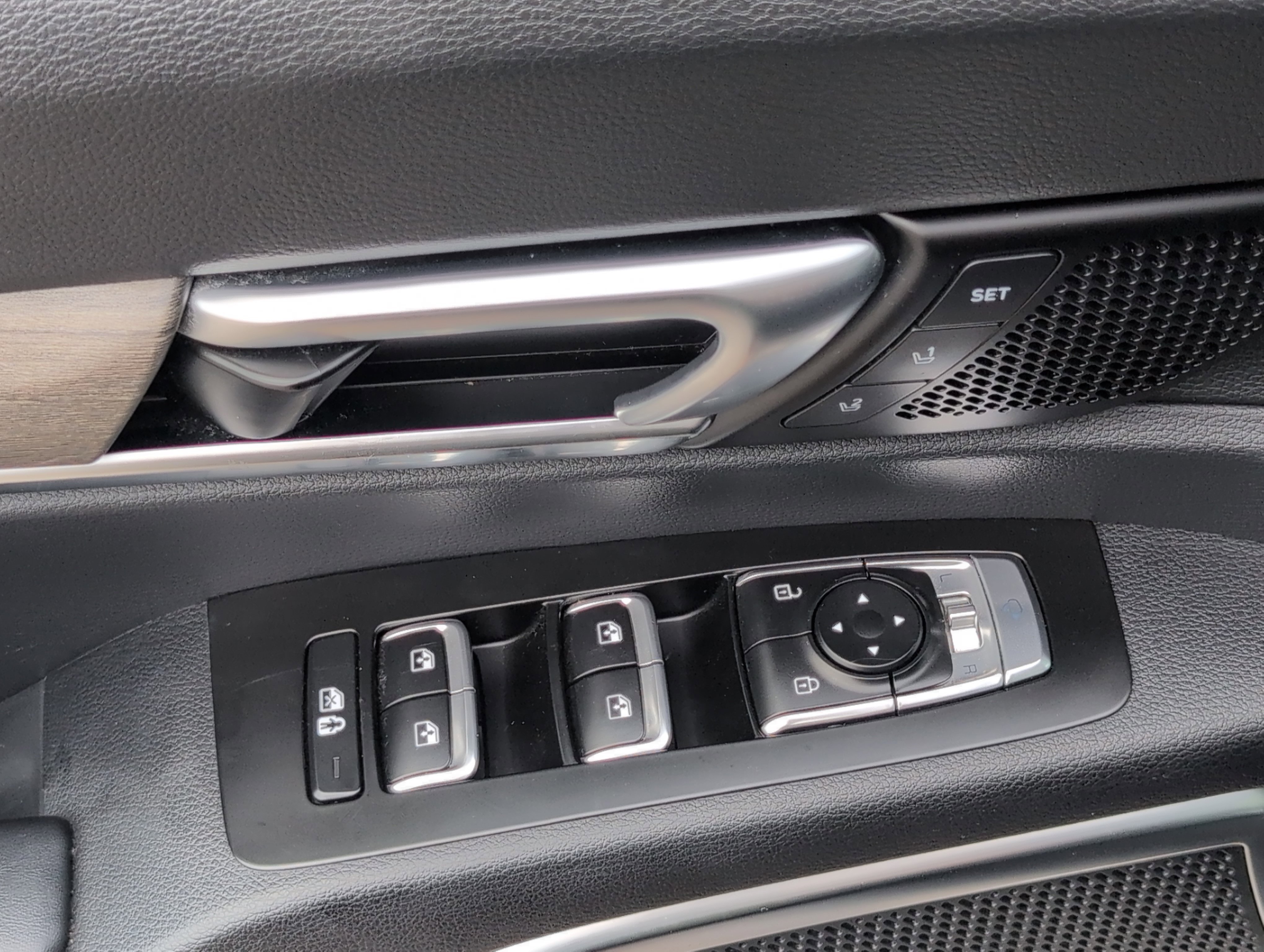 Used 2022 Kia Telluride SX w/ Nightfall Edition Package AWD/4WD image 17