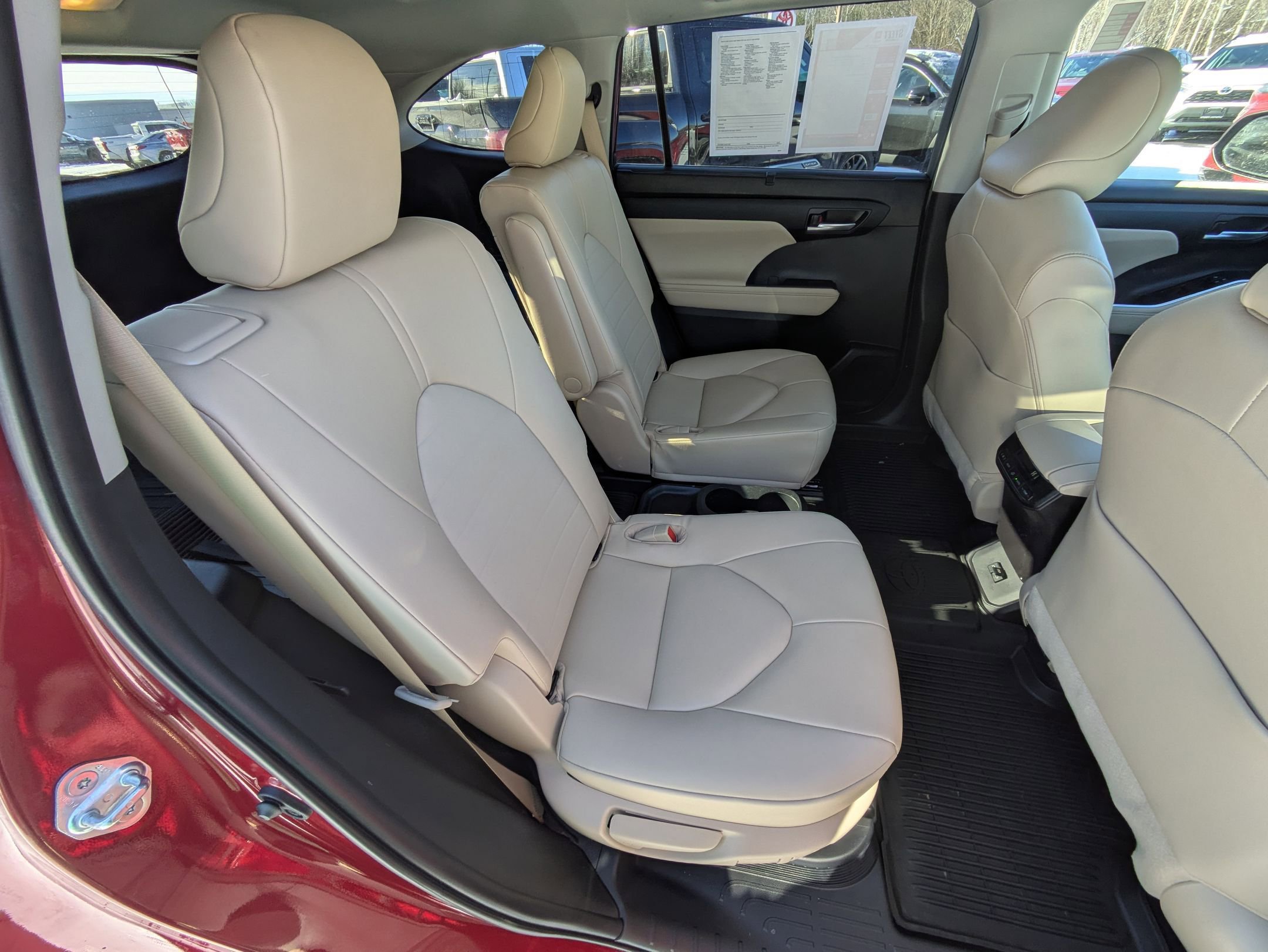 Used 2023 Toyota Highlander XLE image 23