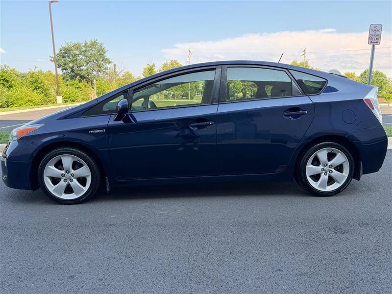 Used 2015 Toyota Prius Five w/ Advanced Technology Package FWD image 6